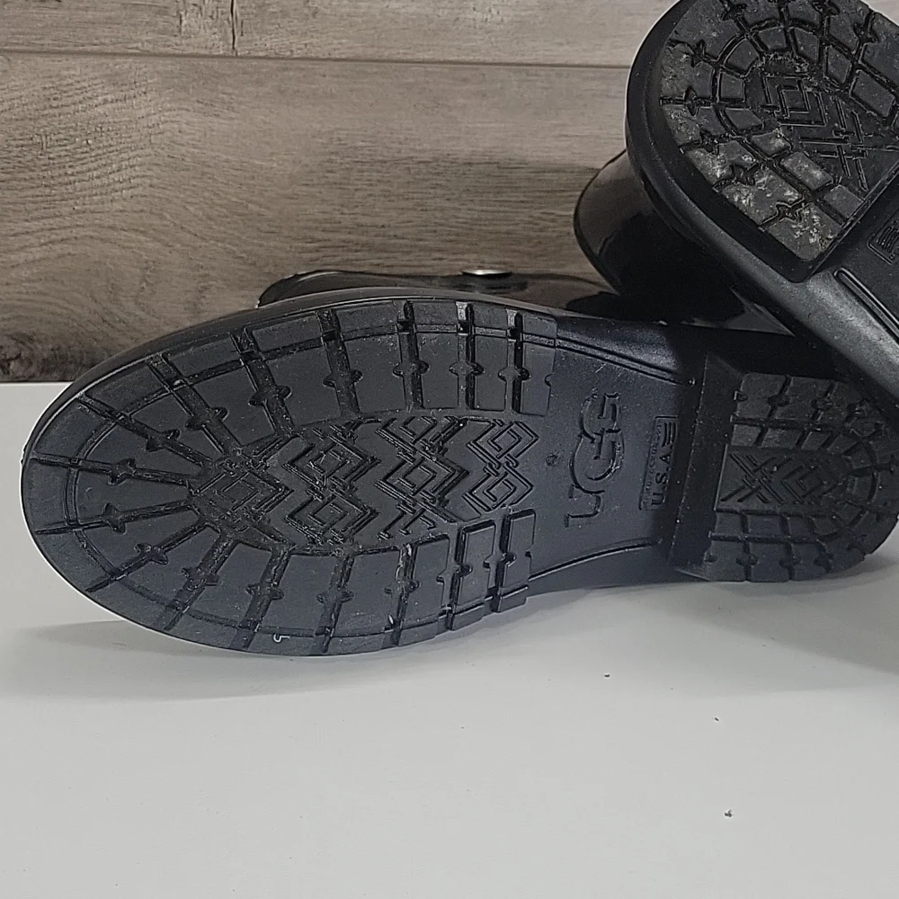 UGG shiny black